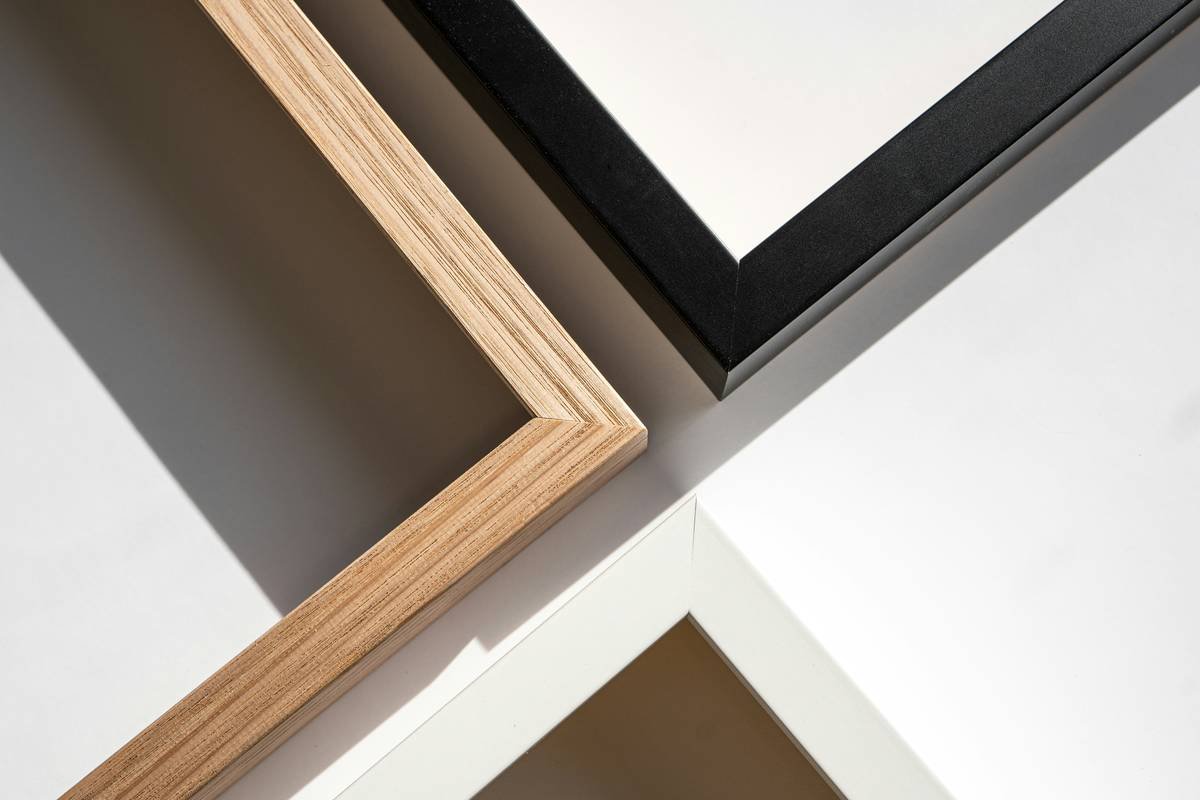 Diagram showing minimum 2-inch depth requirement for 3D art display boxes with labeled zones for airflow, artwork height, and safe glazing distance